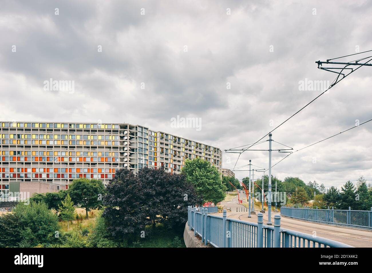 Park Hill ist ein brutalistischer, denkmalgeschützter, ehemaliger wohnsiedlung in Sheffield, England, Großbritannien, der von Urban Splash zu modernen Wohn- und Arbeitsräumen entwickelt wird. Stockfoto