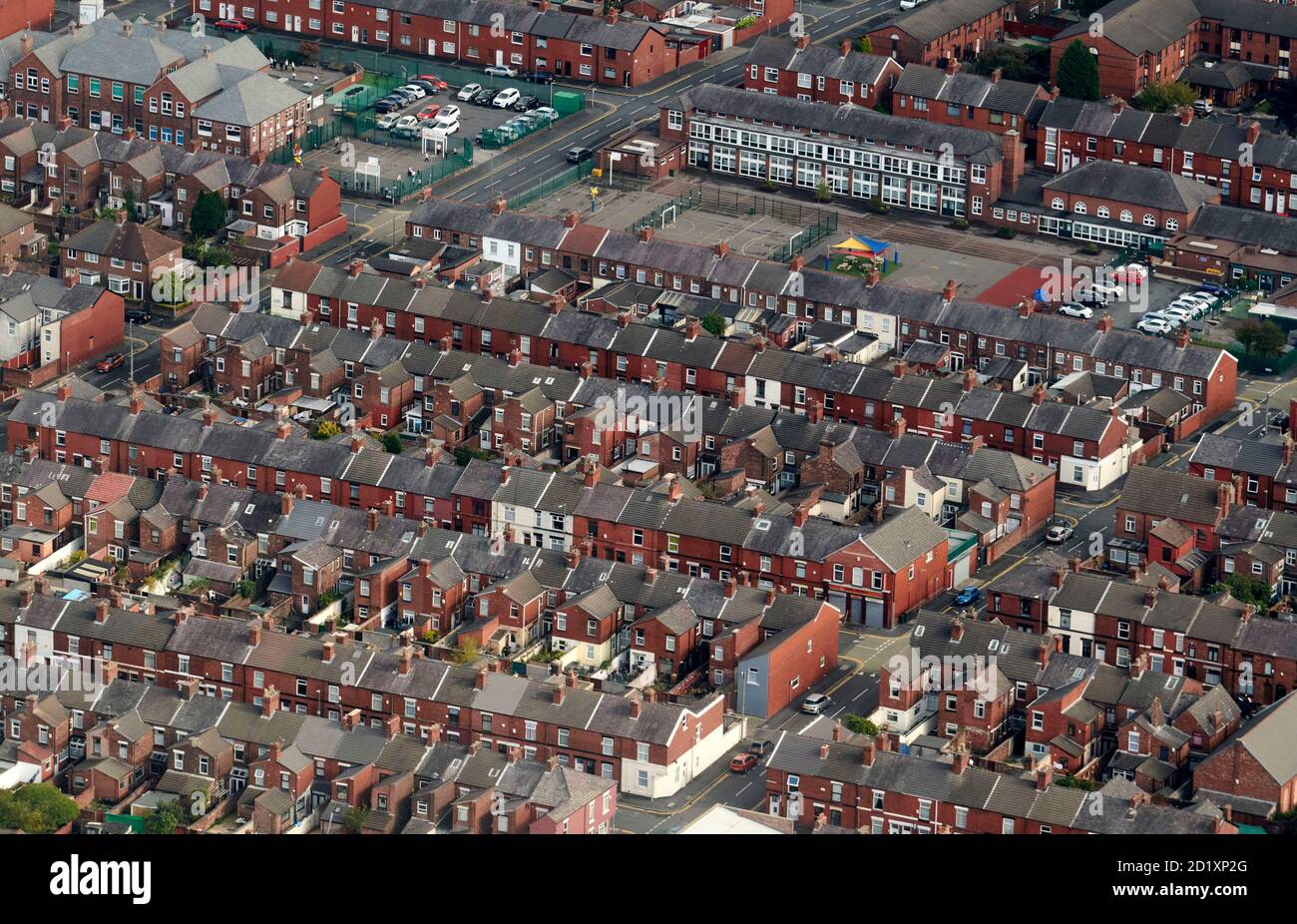 Luftaufnahme von alten Terrassenhäusern, bei Blackburn, Lancashire, nordwestengland. VEREINIGTES KÖNIGREICH Stockfoto