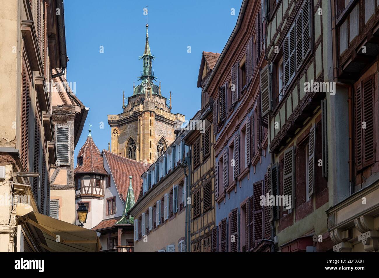 Der Kirchturm der Collégiale Saint-Martin Kirche in Colmar Stockfoto