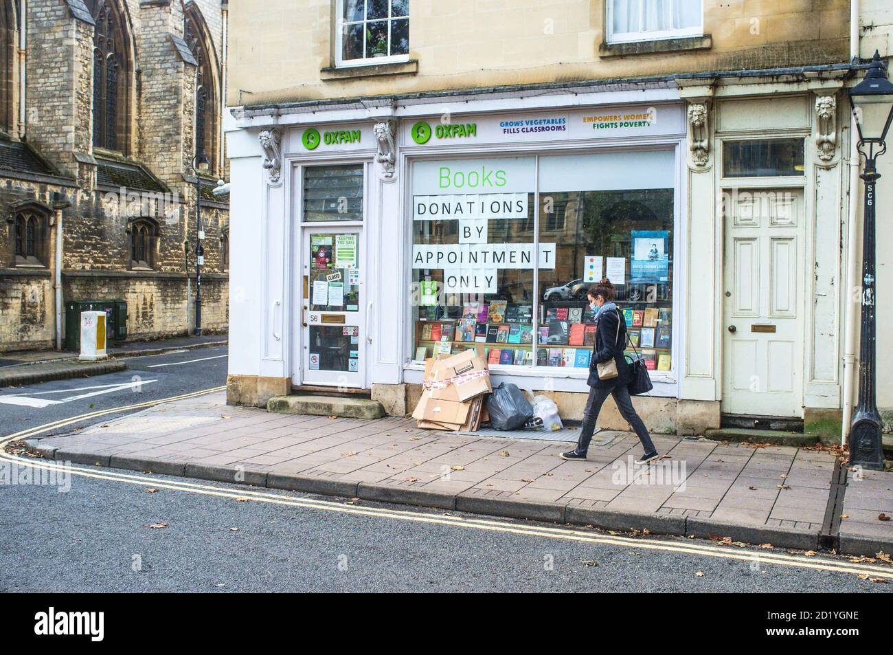 Oxfam Buchladen auf St Giles, Oxford, akzeptiert Spenden nur nach Vereinbarung. Stockfoto