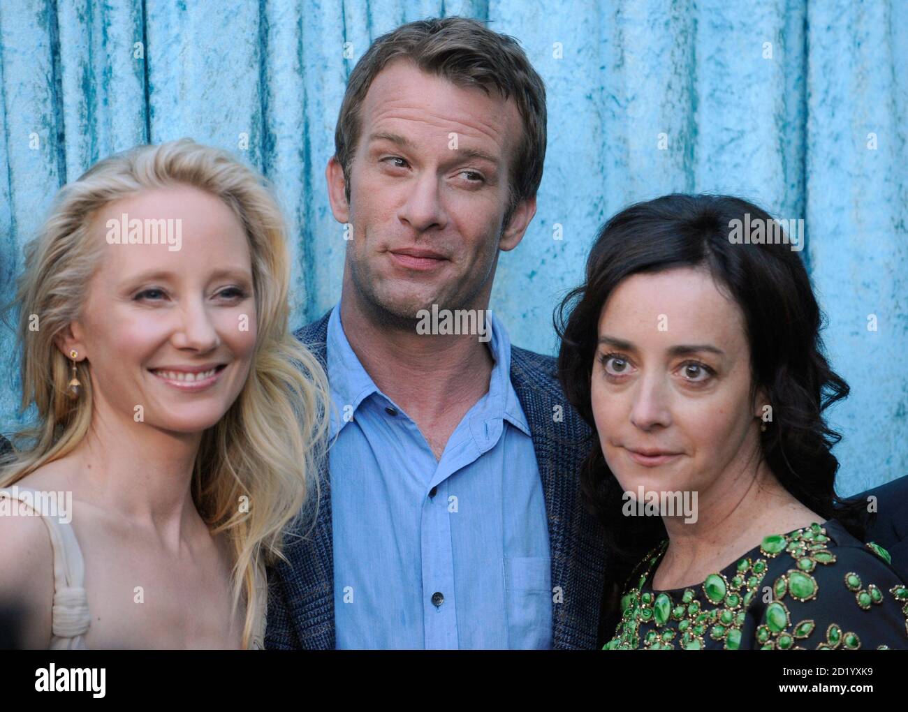 Die Besetzung Anne Heche L Thomas Jane C Und Jane Adams R Besuchen Die Premiere Fur