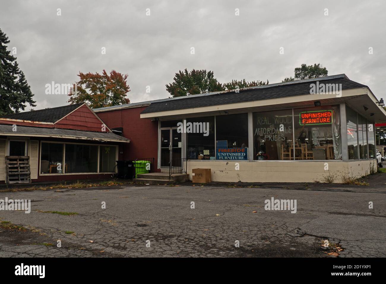 Alte unfertige Möbel und Restaurierung Stockfoto