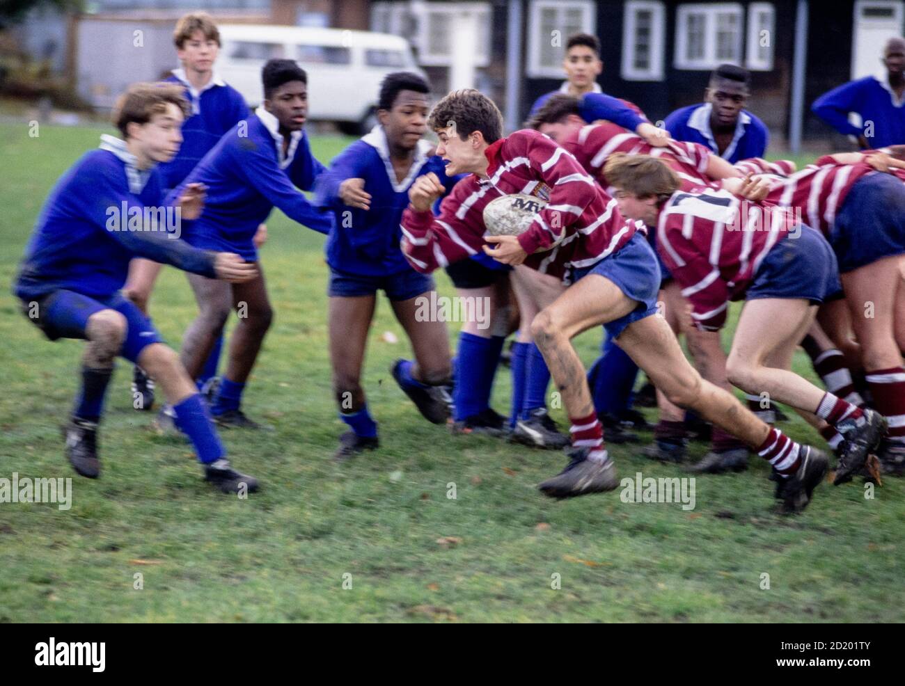 Das Schulrugby-Team der Langley Park Boys’ School in Beckenham, Kent, nimmt an einem Match Teil. 13. November 1992. Foto: Neil Turner Stockfoto
