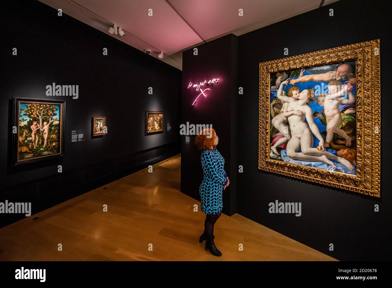 London, Großbritannien. Oktober 2020. Bronzino, eine Allegorie mit Venus und Amor über 1545, und Tracey Emin, Es war nur ein Kuss 2010 und andere Werke - sin eine neue Ausstellung in der Nationalgalerie. Die Ausstellung läuft vom 07. Oktober 2020 bis zum 03. Januar 2021 mit sozialer Distanzierung, einem Einbahnsystem und anderen Vorsichtsmaßnahmen aufgrund des Coronavirus (Covid 19) Ausbruchs. Kredit: Guy Bell/Alamy Live Nachrichten Stockfoto