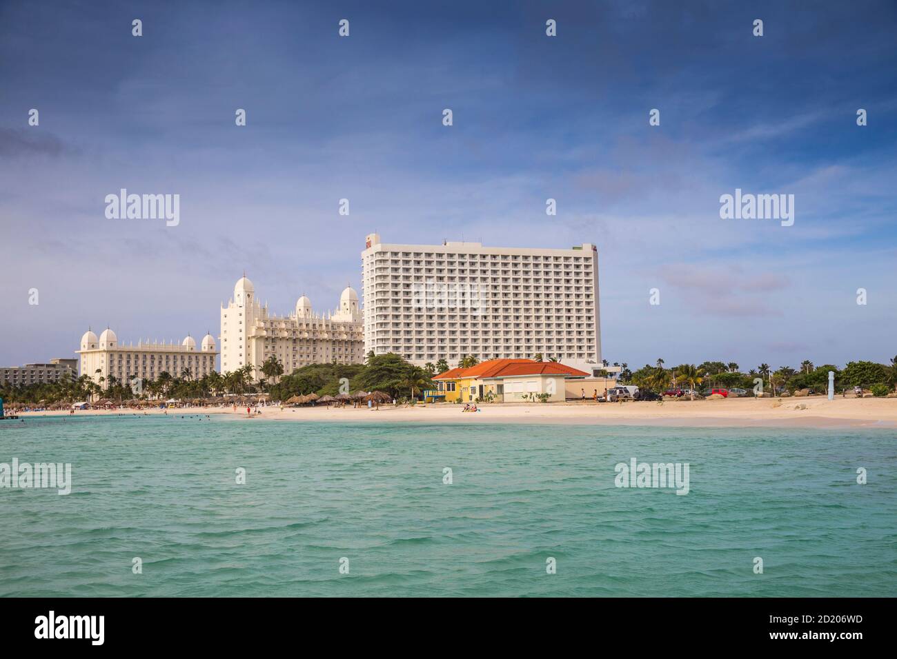 Karibik, Niederländische Antillen, Aruba, Palm Beach, Blick Richtung Hotel Riu Palace Stockfoto