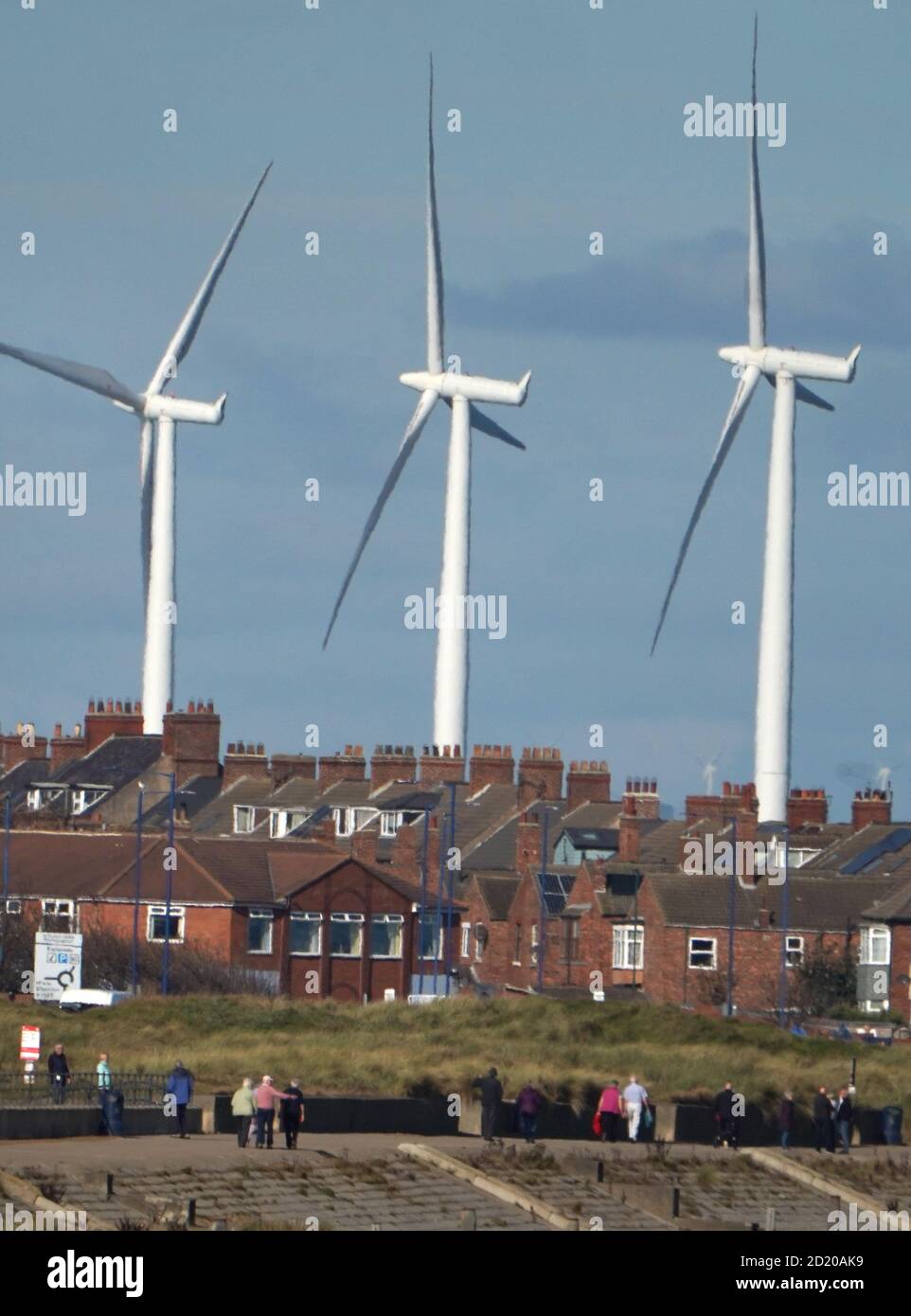 Teesside Wind Farm in der Nähe der Mündung des River Tees vor der Küste von North Yorkshire. Jedes Haus im Land wird innerhalb von 10 Jahren von Offshore-Wind angetrieben werden, sagt Boris Johnson der konservativen Konferenz, während er eine grüne industrielle Revolution verspricht, die Hunderttausende von Arbeitsplätzen schaffen wird. Stockfoto