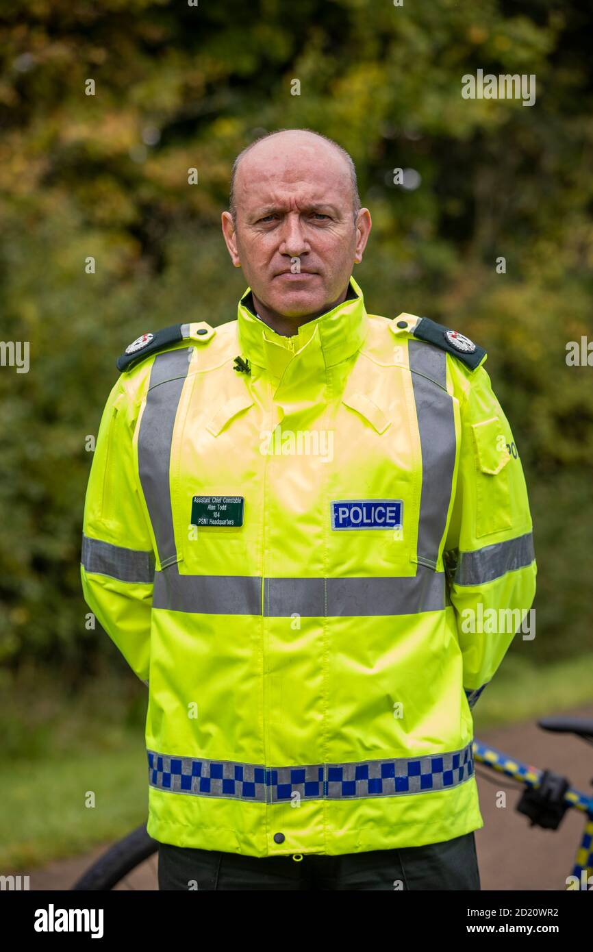 Stellvertretender Chief Constable Alan Todd, der für District Policing Command verantwortlich ist und während der PSNI Launch Pilot eBike Initiative für Response und Neighborhood Policing sowie für Volume Crime CID in Nordirland verantwortlich ist. Vier Nachbarschafts-Polizeiteams in ganz Nordirland haben im Rahmen einer Pilotinitiative 12 neue Fahrräder zur Verfügung gestellt, um eine verstärkte Patrouille in Gebieten zu ermöglichen, die für Fahrzeuge nicht leicht zugänglich sind. Offiziere werden Merida Espresso 400 und 700 Fahrräder, die in Aussehen ähnlich wie Polizei Spezifikation Mountainbikes sind, und sind Wi ausgestattet Stockfoto