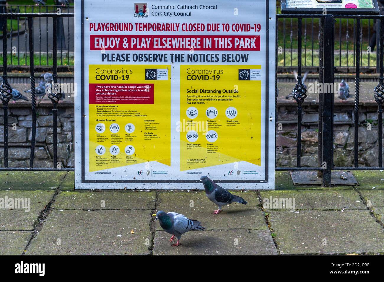 Cork, Irland. Oktober 2020. Cork war heute mit Einkäufern beschäftigt, nur wenige Stunden bevor Irland in Coronavirus Level 3-Beschränkungen eingeht. Viele Käufer trugen keine Gesichtsmasken. Quelle: AG News/Alamy Live News Stockfoto