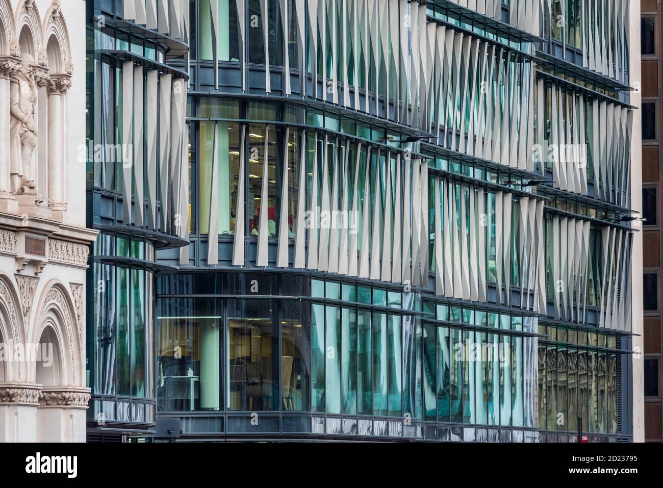 Amazon London Büros im Sixty London Building - 60 Holborn Viaduct London. Architekt Kohn Pedersen Fox Associates KPF 2013. Niederlassungen von Amazon UK. Stockfoto