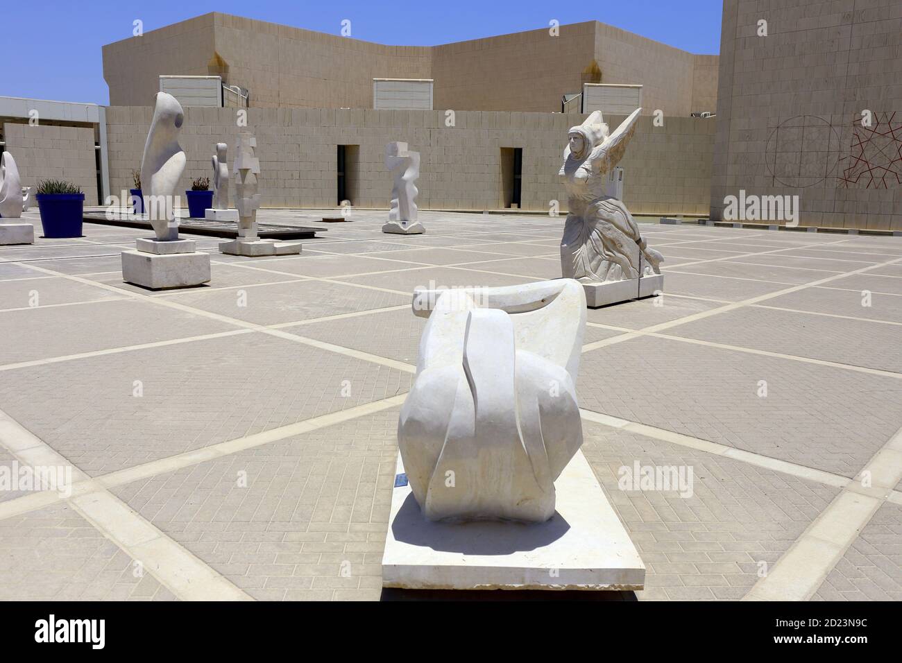 Statuen außerhalb des Königreichs Nationalmuseum, Manama, Bahrain Stockfoto