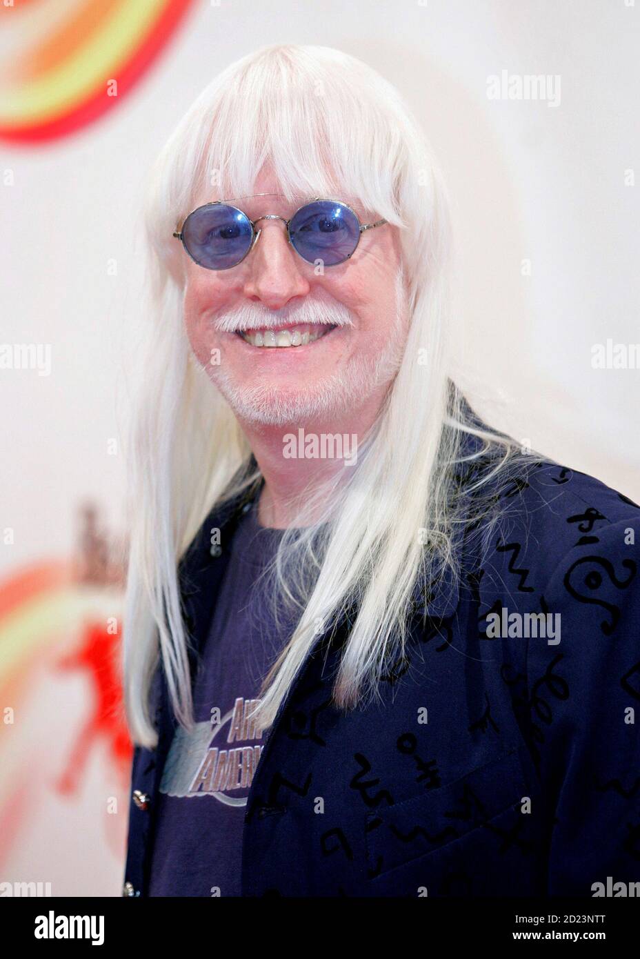 Musiker Edgar Winter, ein Mitglied der Ringos All Star Band, kommt für die Gala-Premiere von "The Beatles LOVE von Cirque du Soleil" im Mirage Hotel and Casino in Las Vegas, Nevada, 30. Juni 2006. Stockfoto
