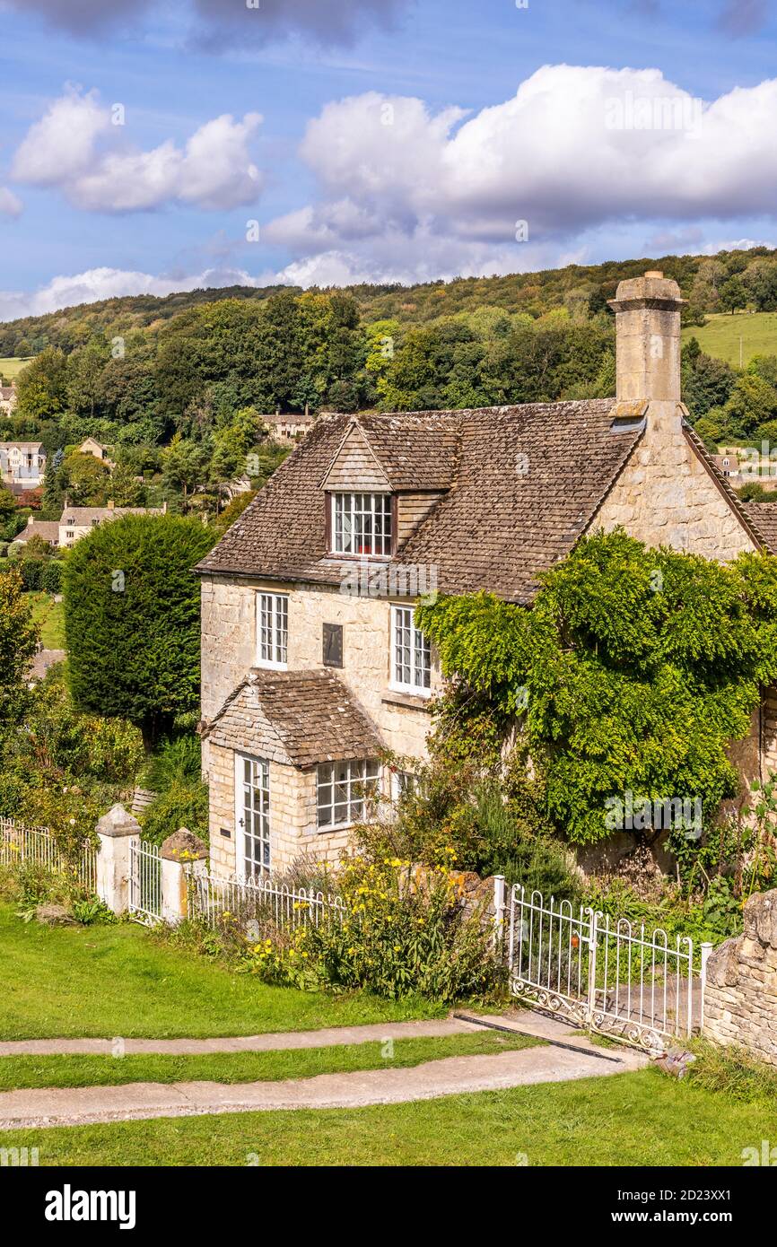 Ein Steinhaus im Cotswold Dorf Sheepscombe, Gloucestershire Großbritannien Stockfoto