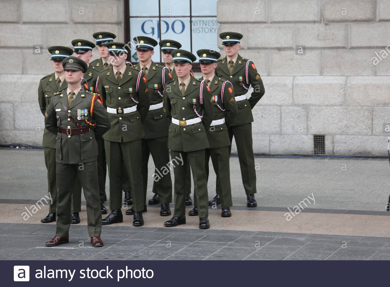 Irische Soldaten auf Parade während des Gedenkens an den Aufstand 1916 in Dublin. Stockfoto