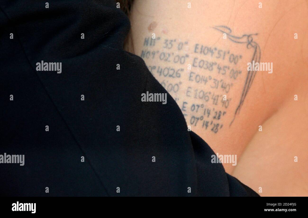 Eine Tattoo ist auf der linken Schulter der Schauspielerin Angelina