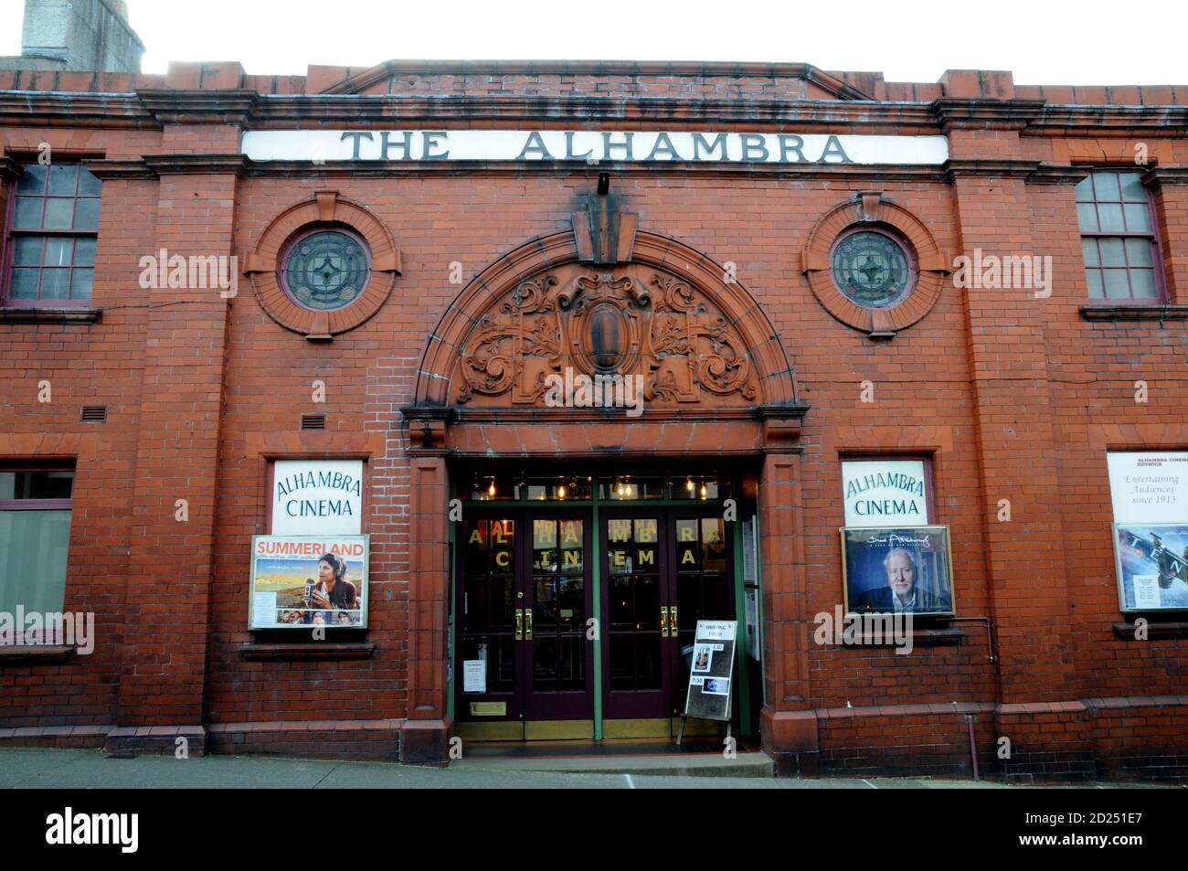 Das Alhambra Kino in der Cumbrian Marktstadt Keswick. Erbaut im Jahr 1913 und eröffnet am 22. Januar 2014, ist es seit über 100 Jahren in Betrieb! Stockfoto