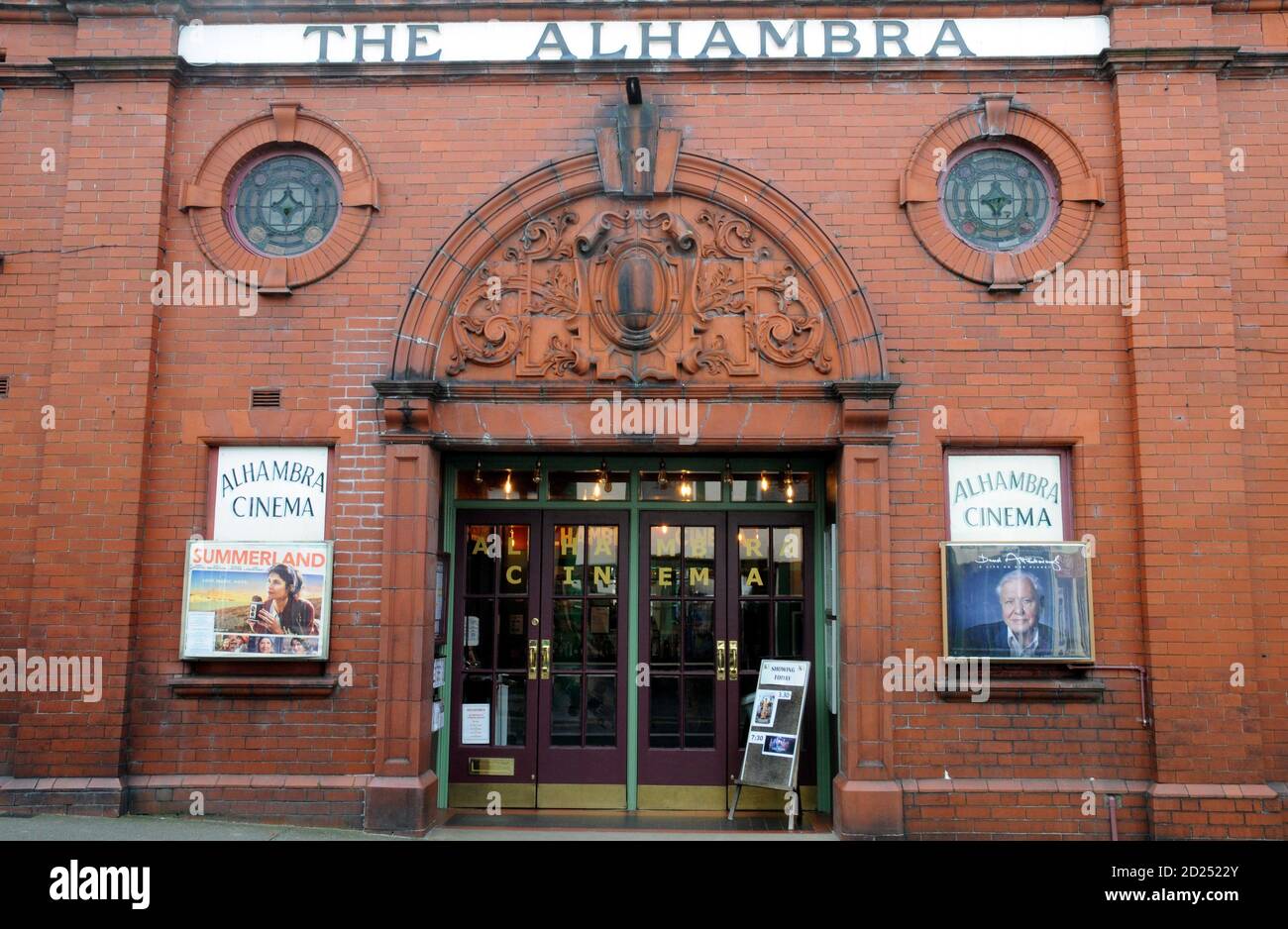 Das Alhambra Kino in der Cumbrian Marktstadt Keswick. Erbaut im Jahr 1913 und eröffnet am 22. Januar 2014, ist es seit über 100 Jahren in Betrieb! Stockfoto