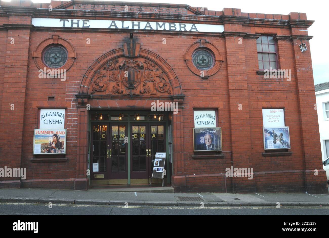 Das Alhambra Kino in der Cumbrian Marktstadt Keswick. Erbaut im Jahr 1913 und eröffnet am 22. Januar 2014, ist es seit über 100 Jahren in Betrieb! Stockfoto