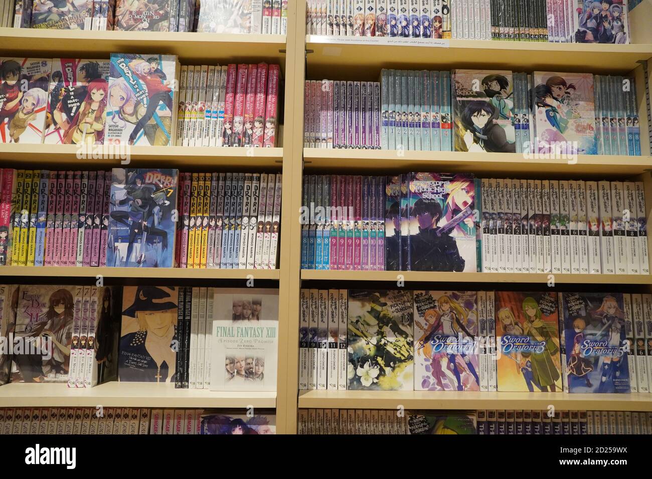 Verschiedene japanische Zeichentrickbücher zum Verkauf in einer Buchhandlung. Anime, Mange. Verschiedene Mangas auf dem Display zum Verkauf. Manga-Comics. Japanische Kultur. Japan CO Stockfoto