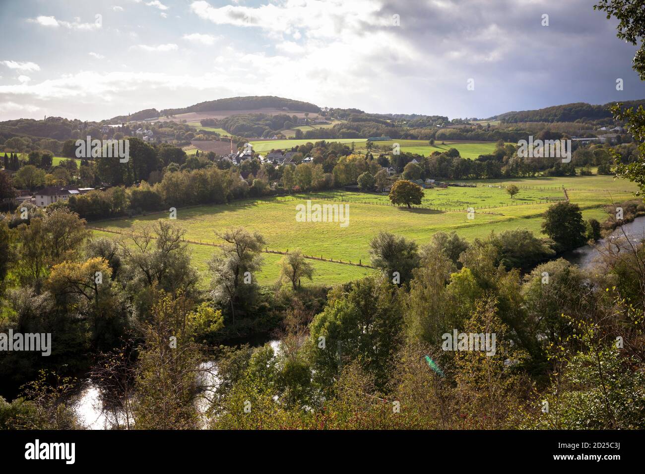 Das Ruhrtal in Wetter, Nordrhein-Westfalen, Deutschland. das Ruhrtal bei Wetter, Nordrhein-Westfalen, Deutschland. Stockfoto