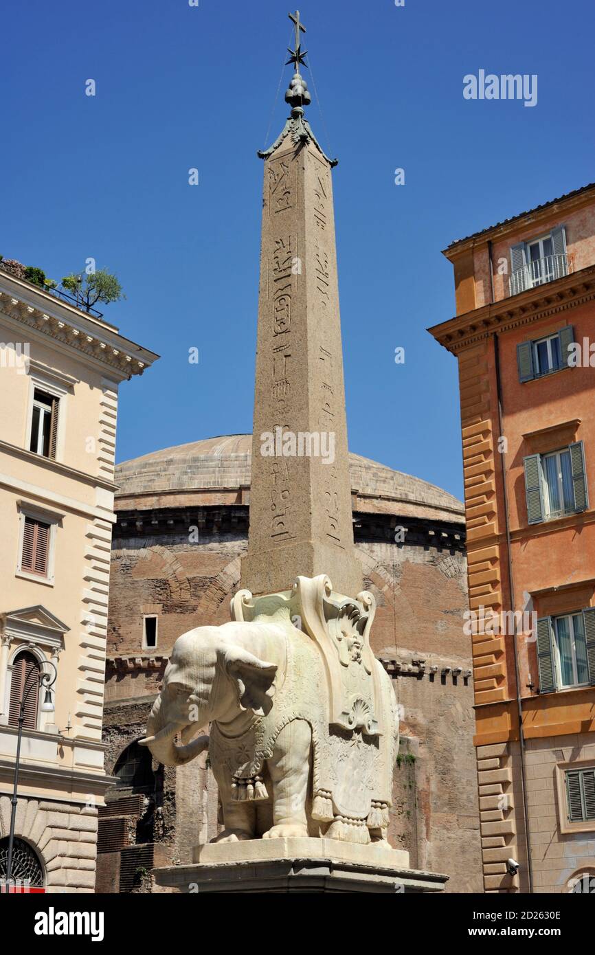 Italien, Rom, Piazza della Minerva, Bernini Elefant und ägyptischer Obelisk Pulcino della Minerva Stockfoto