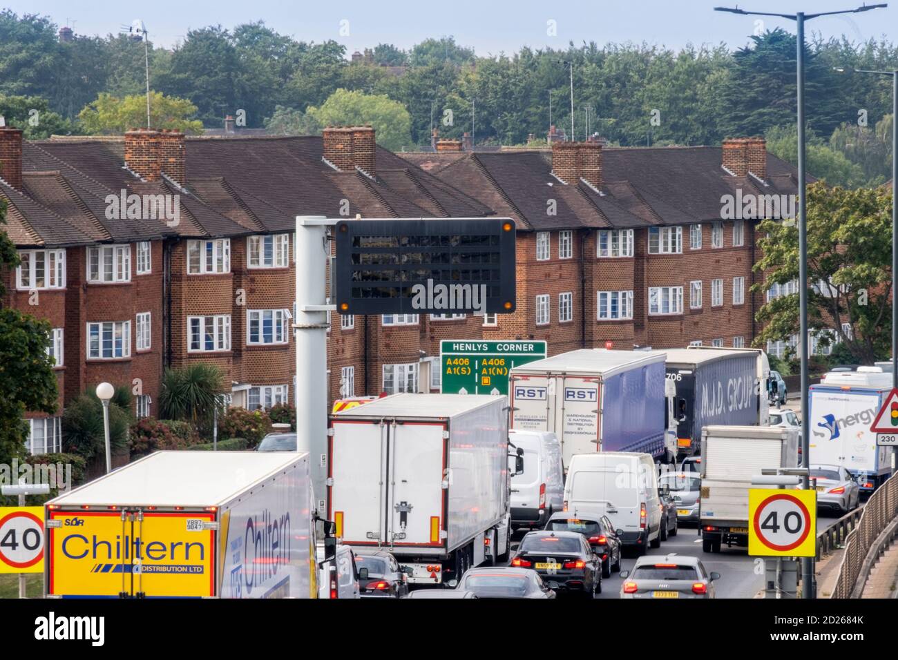 Großbritannien, London. Starker Verkehr auf der North Circular Road (A406) bei Henlys Corner, Finchley NW11 Stockfoto