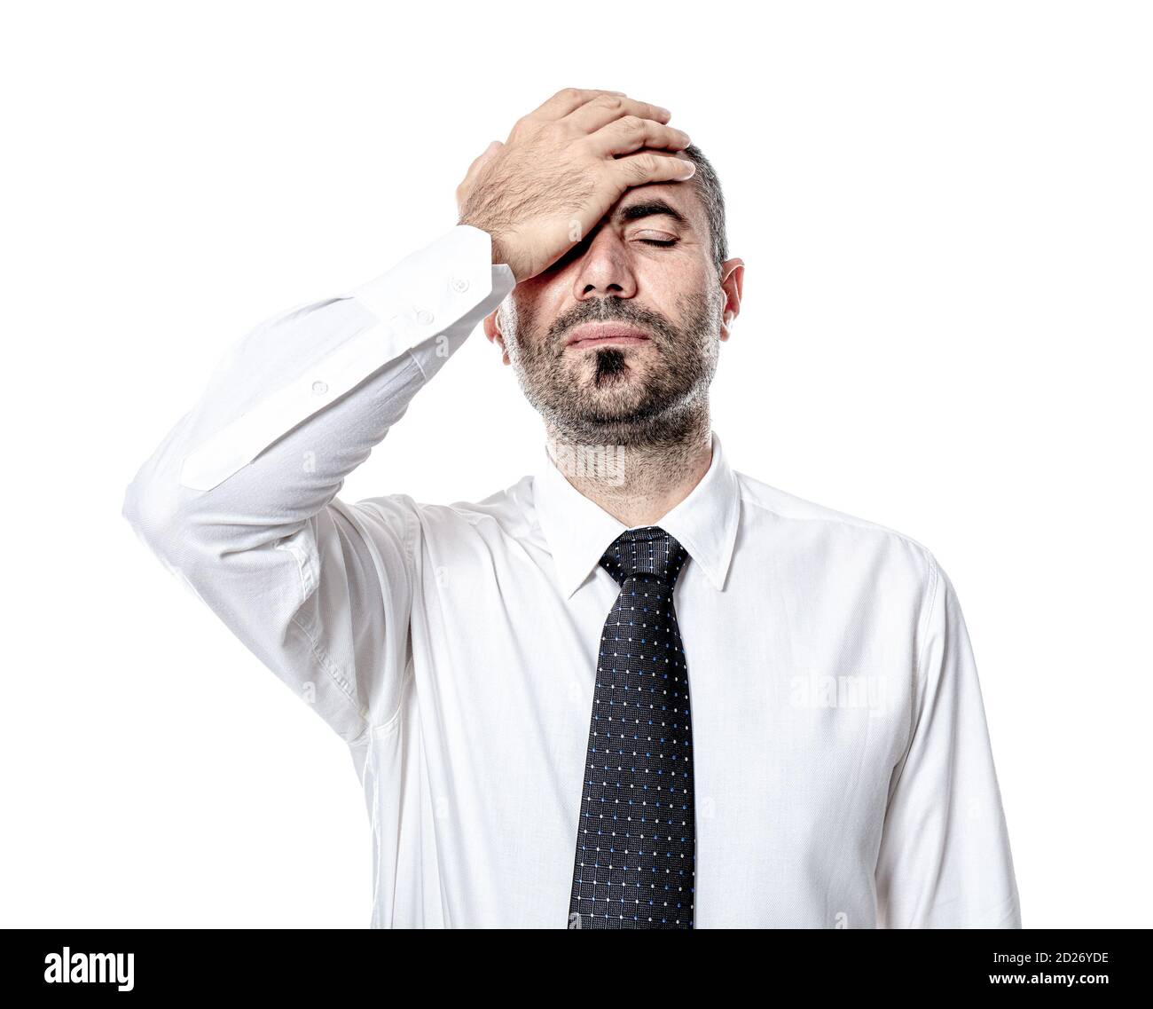 Geschäftsmann mit der Hand auf der Stirn Verzweiflung und Stress. Isoliert auf weiß. Stockfoto