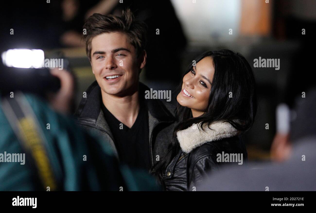 Zac Efron With Girlfriend Vanessa Hudgens Stockfotos Und Bilder Kaufen Alamy