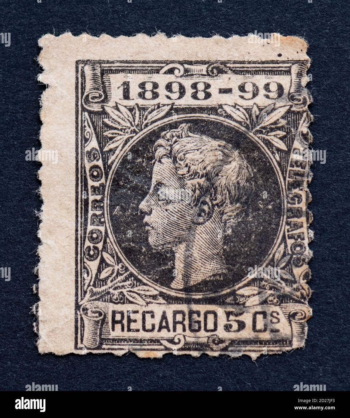 Spanisch-amerikanische Kriegssteuer-Briefmarke ausgestellt in Spanien 1898 mit Kopf Von König Alfonso XIII eingeschrieben 1898 Recargo 5Cs Stockfoto