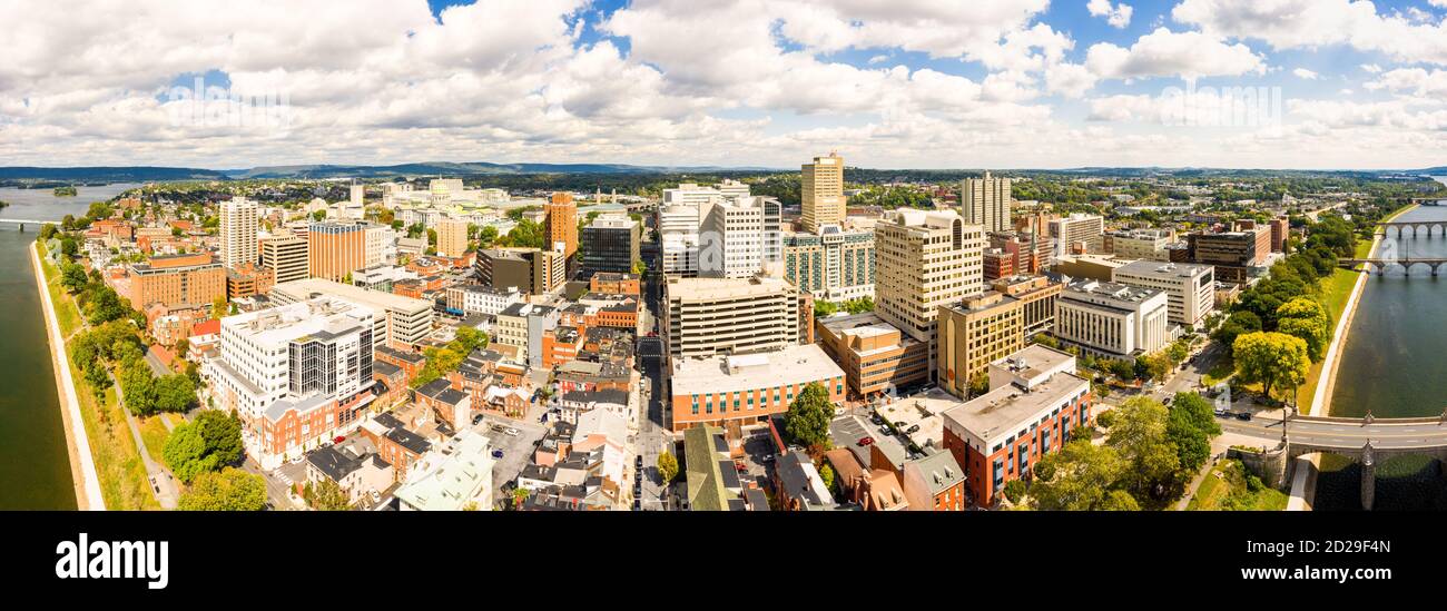 Harrisburg, Pennsylvania Drohnenpanorama an einem sonnigen Tag. Stockfoto