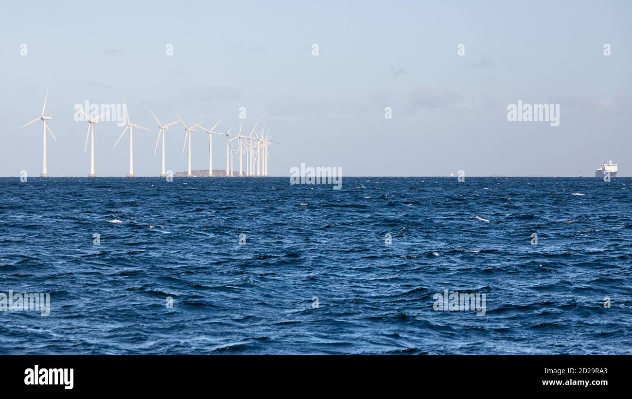 Panoramablick auf Offshore-Windmühle Farm. Stockfoto