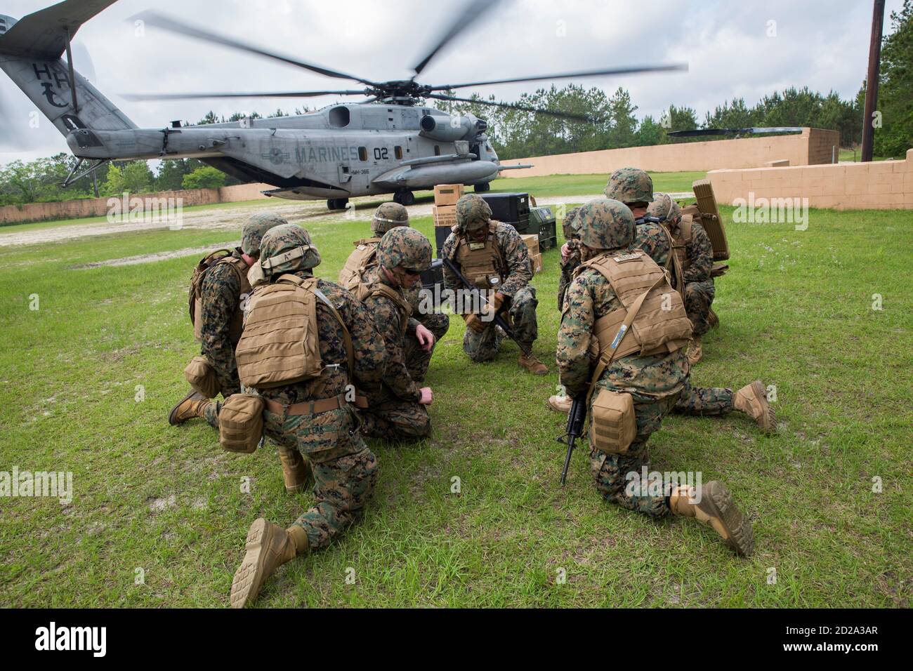 U.S. Marines führen mit SPMAKTF-SC 17 während der Katastrophenhilfe-Schulung eine schnelle Kommunikationsübung durch. Stockfoto