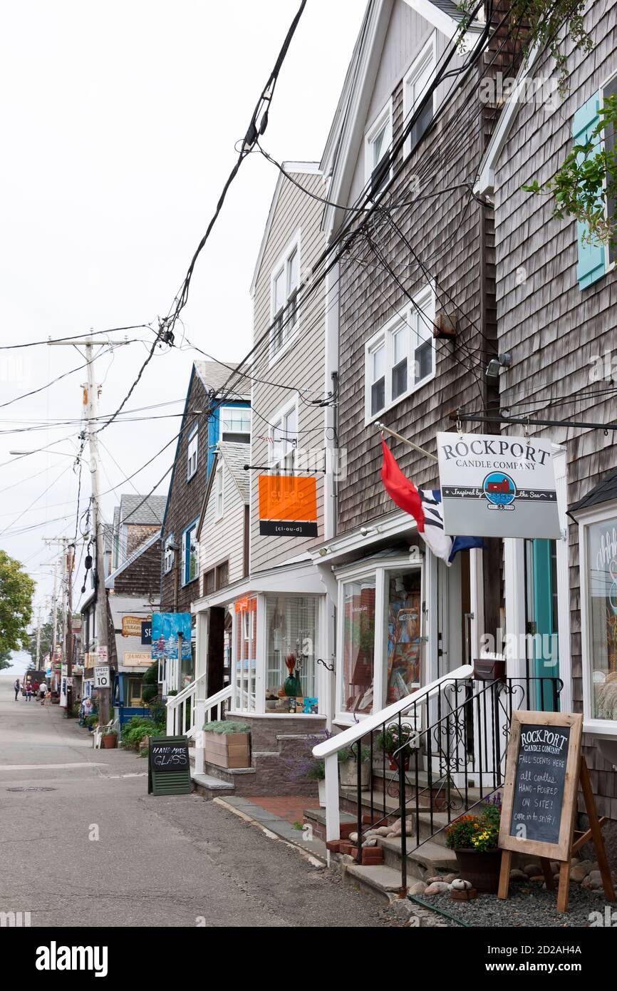 Geschäfte entlang Bearskin Neck in Rockport, Massachusetts auf Cape Ann (Essex County). Stockfoto