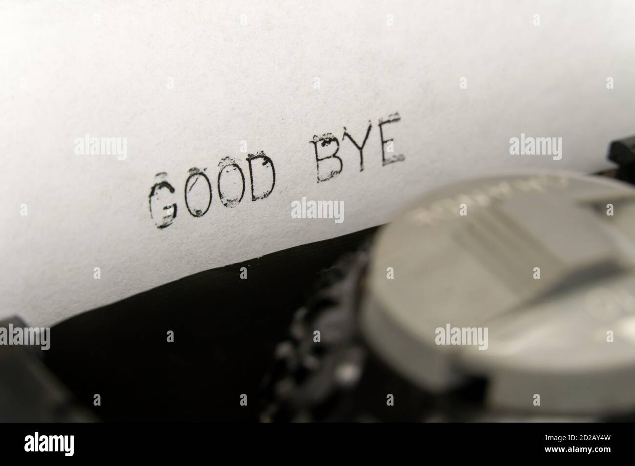 Nahaufnahme gedruckter Text auf einer alten Schreibmaschine Stockfoto