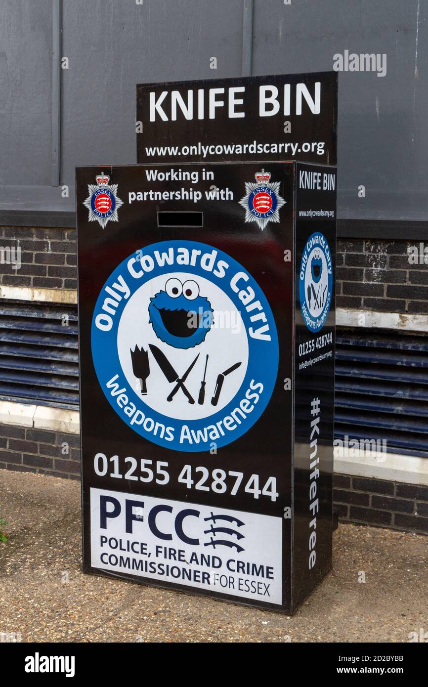 Ein Messer bin oder Messer Amnestie bin (eingerichtet von der Polizei, Feuer und Verbrechen Kommissar für Essex, Chelmsford, Essex, Großbritannien. Stockfoto