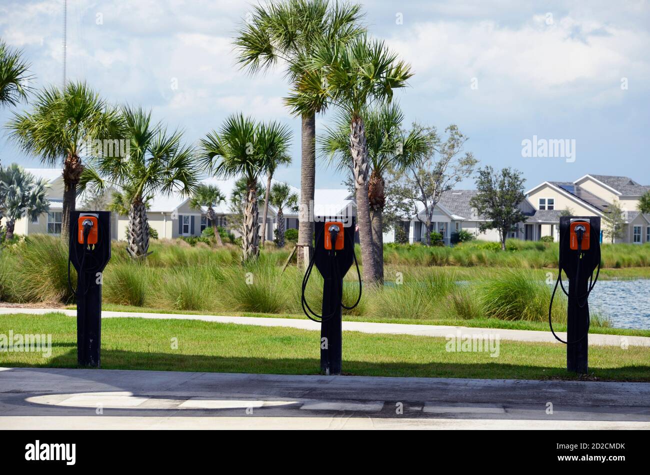 Ladestationen für Fahrzeuge auf der Babcock Ranch, einer Solar-Run-Gemeinde im Südwesten Floridas, die die Sonne nutzt, um Häuser zu versorgen und Strom von Fahrzeugen zu erzeugen Stockfoto