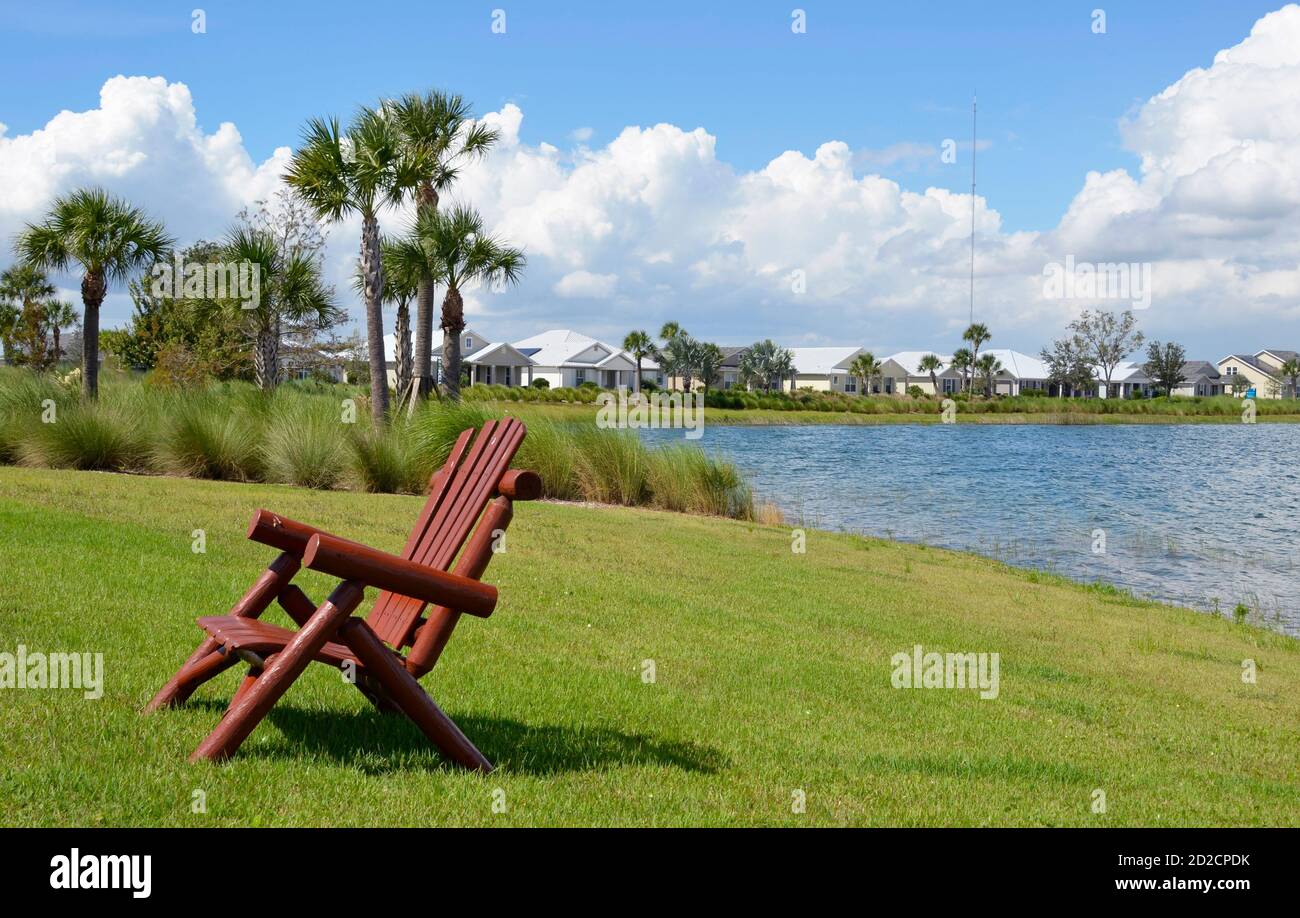 Entspannen Sie sich am See auf der Babcock Ranch, FL Stockfoto