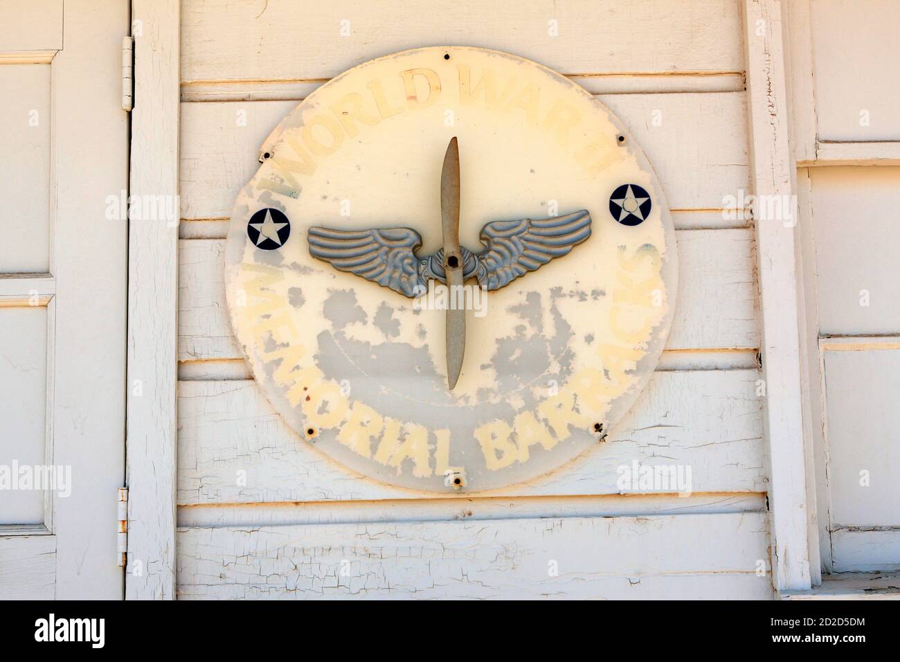 Abzeichen an der Wand der Gedenkkaserne des Zweiten Weltkriegs Die 309th AMARG AFB Davis-Monthan in Tucson AZ Stockfoto