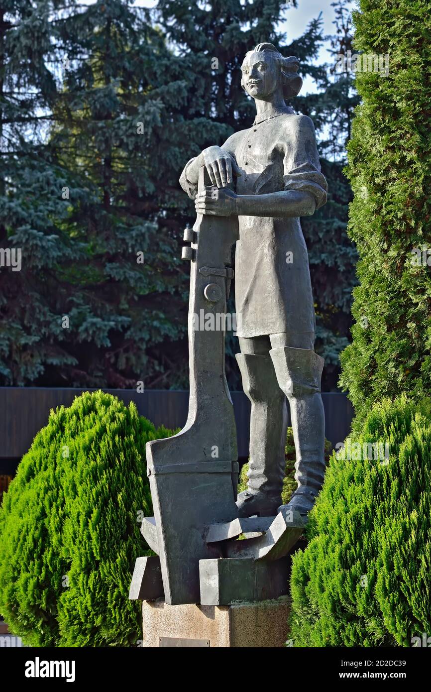 Kaliningrad, Russland - 30. september 2020: Denkmal für Peter den Großen, Kaiser von Russland, auf der Insel Kant in der Nähe der Kathedrale Stockfoto