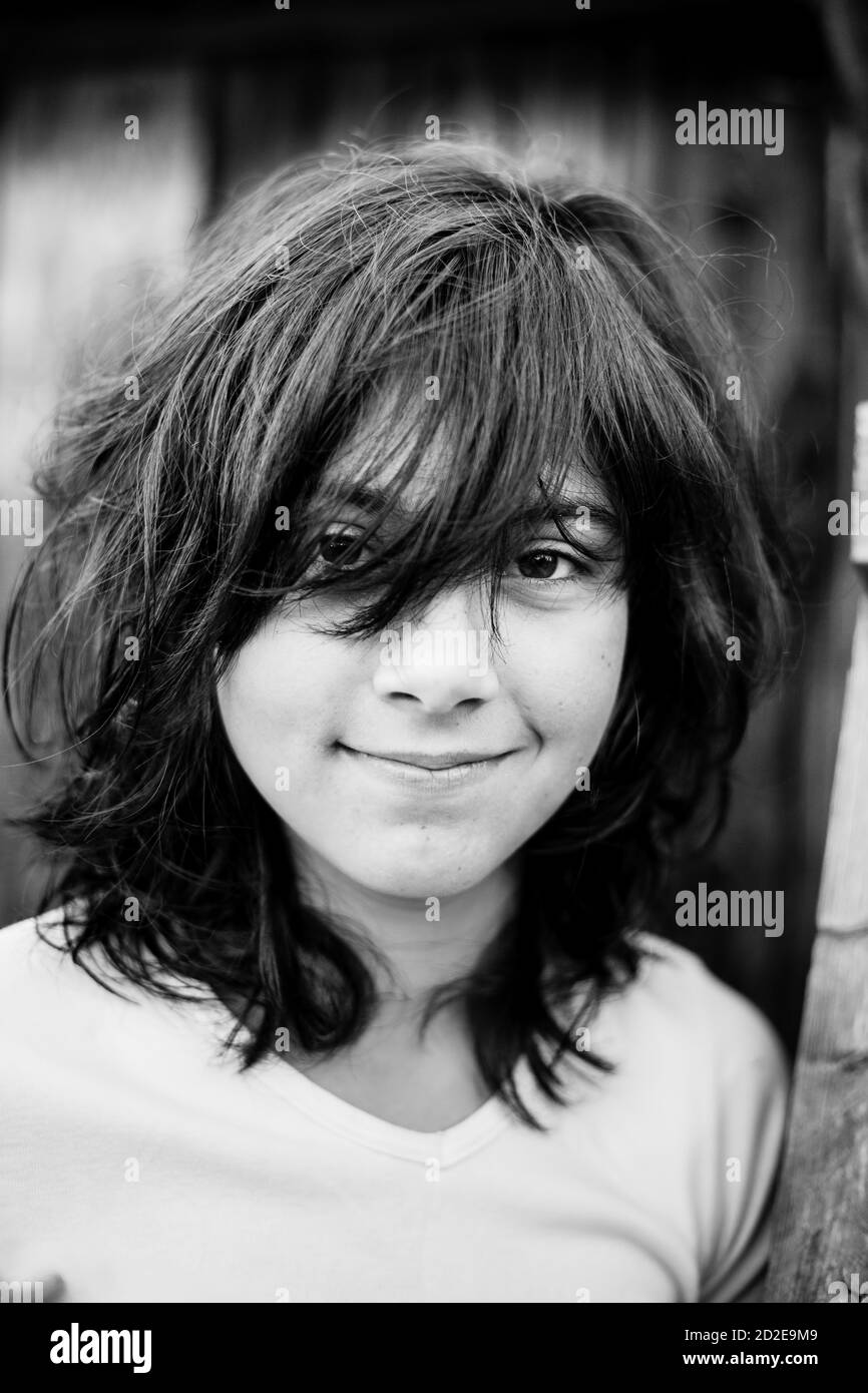 Nahaufnahme Porträt von teen Mädchen im Freien. Schwarzweiß-Fotografie. Stockfoto