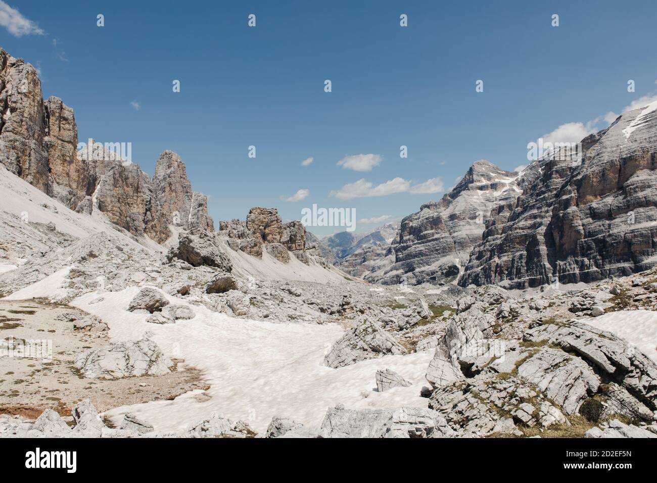 Blick über die Dolomiten von der Forcella Travenantes, in der Nähe der Lagazuoi Hütte in den Veneto Alpen Stockfoto