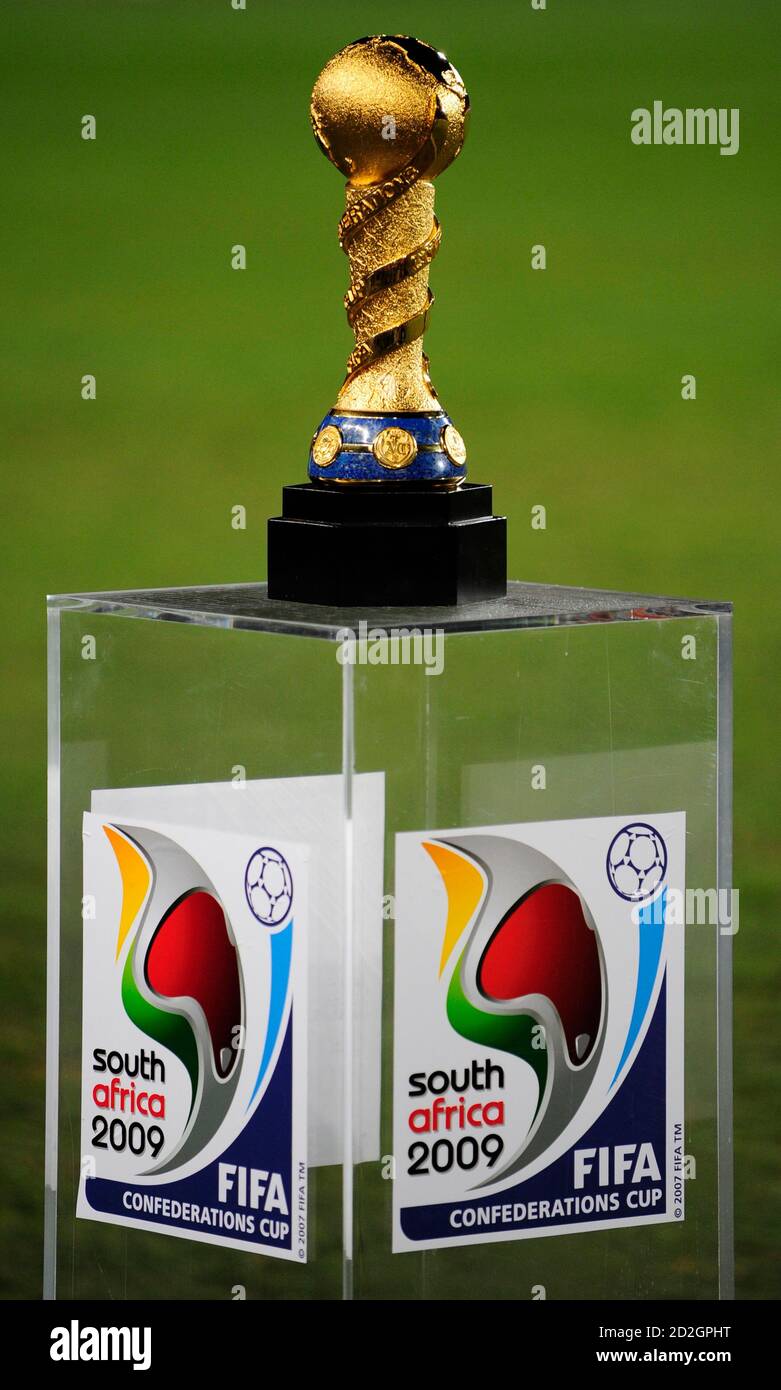Confederations Cup Trophy Stockfotos Und Bilder Kaufen Alamy