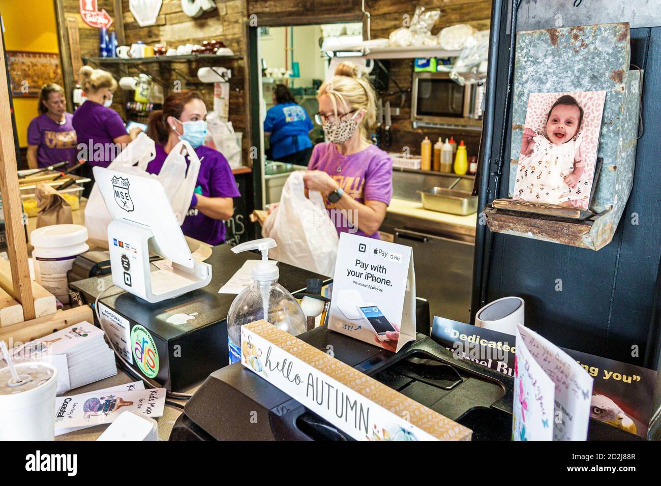 Brooksville Florida, Main Street Eatery, Restaurant Restaurants Essen Essen Essen Essen Essen Essen gehen Cafe Cafés Bistro, Covid-19 Coronavirus Pandemie Krankheit infectiou Stockfoto