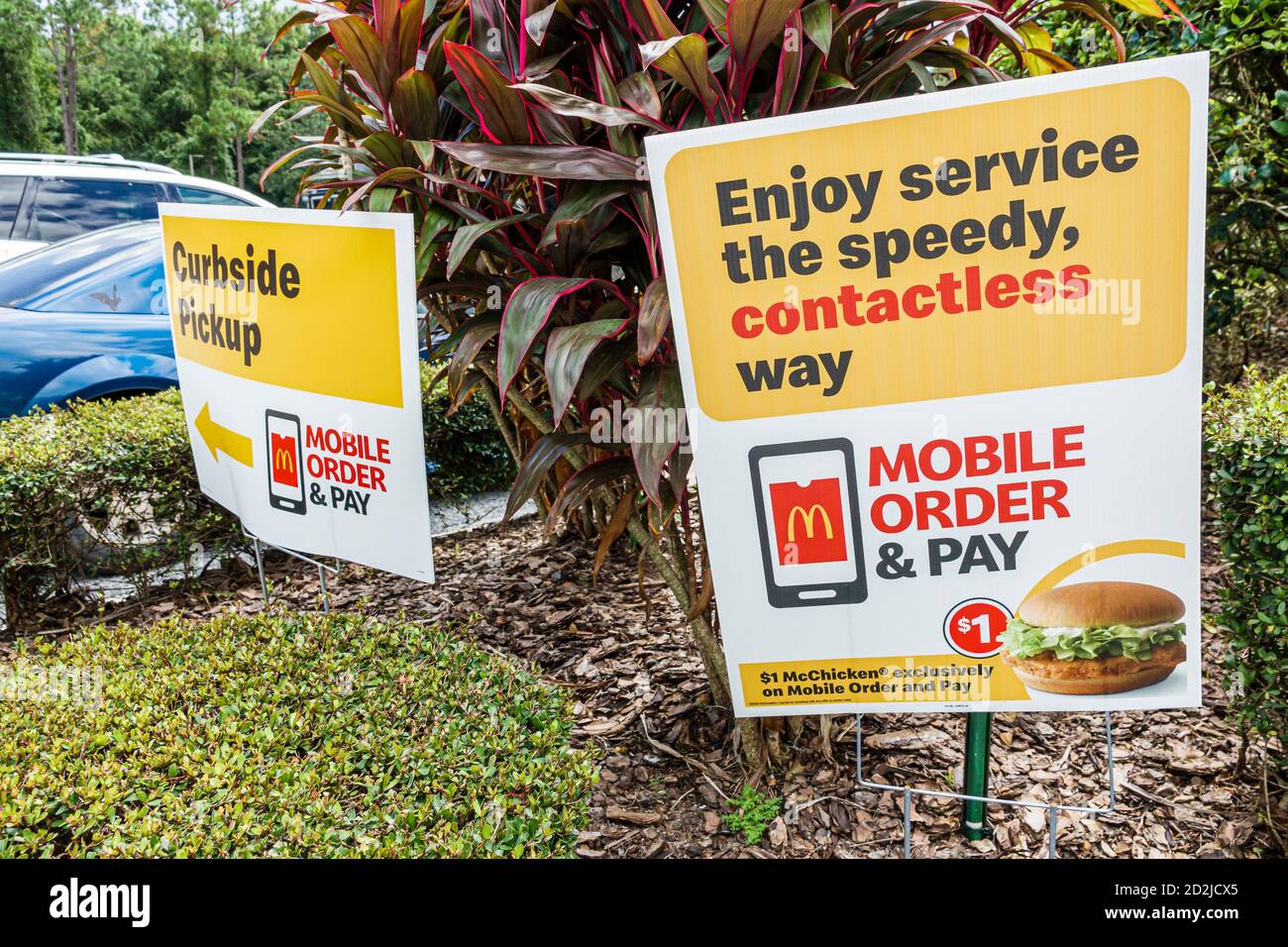 Brooksville Florida, McDonald's, Restaurants, Restaurants, Restaurants, Restaurants, Restaurants, Restaurants, Cafés, Bistro, Fast-Food-Fahren durch das Fenster, Covid-19 Coronavirus Stockfoto