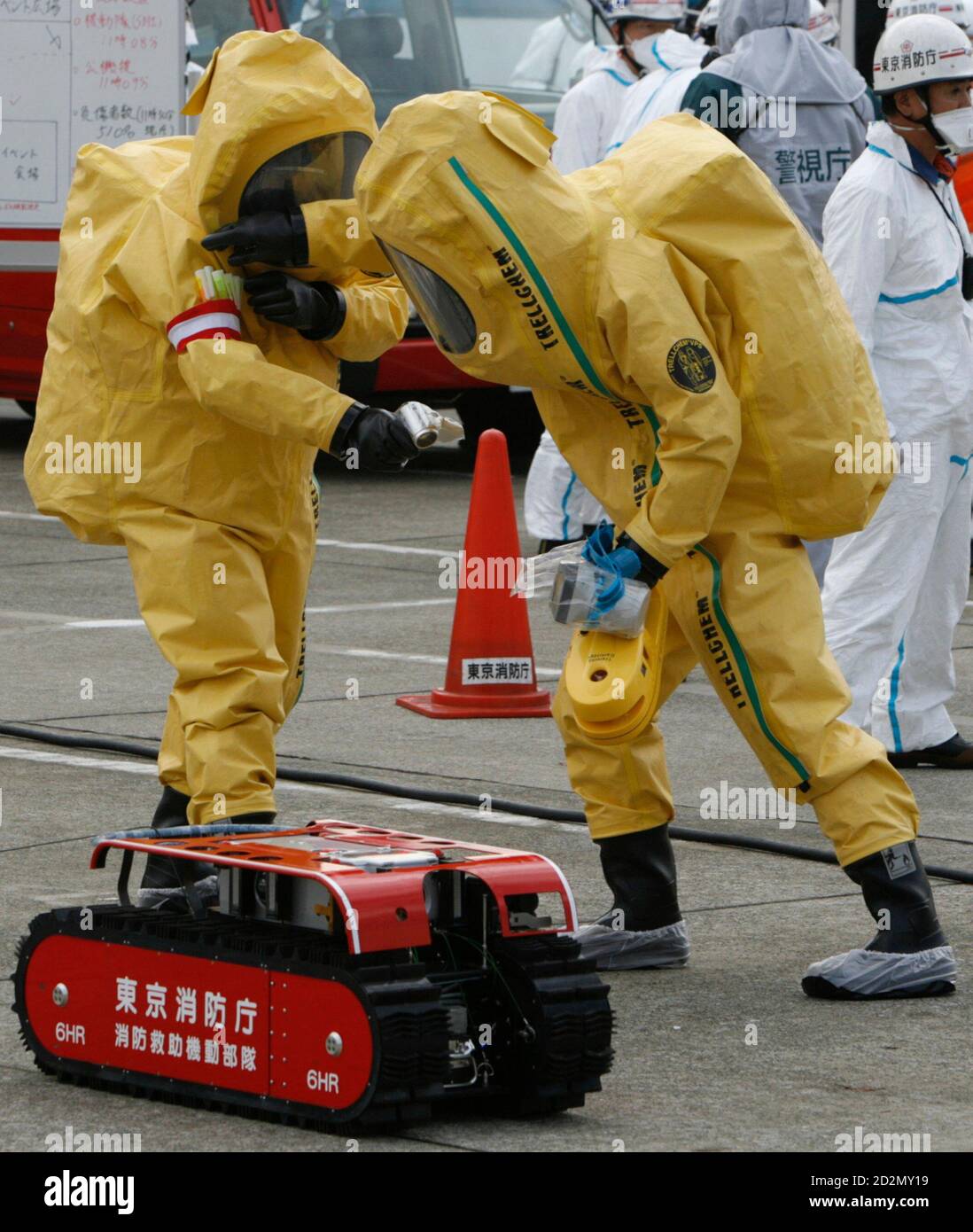 Police Robot Japan Stockfotos Und Bilder Kaufen Alamy