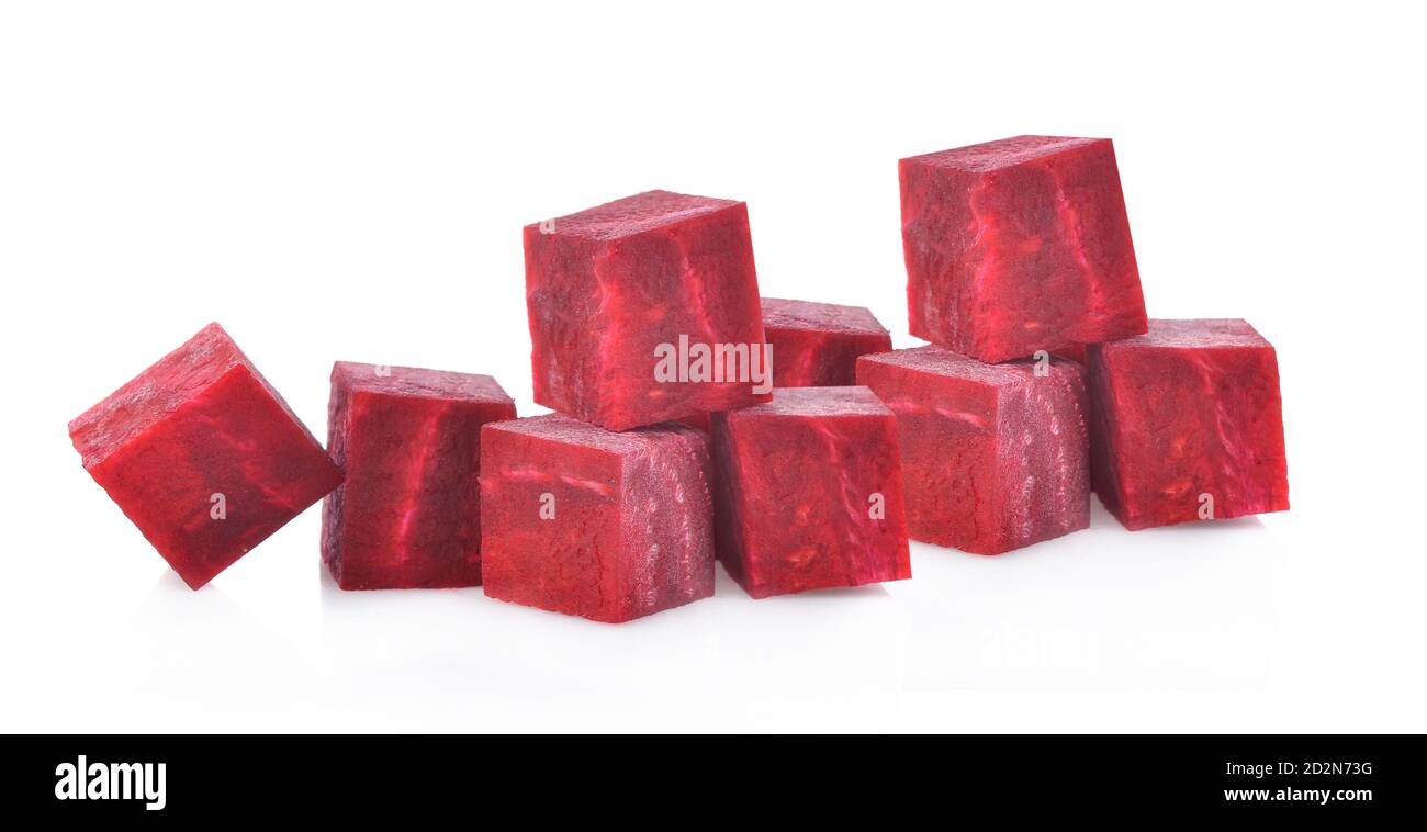 Clouseup von Slice Beetroot auf weißem Hintergrund isoliert Stockfoto