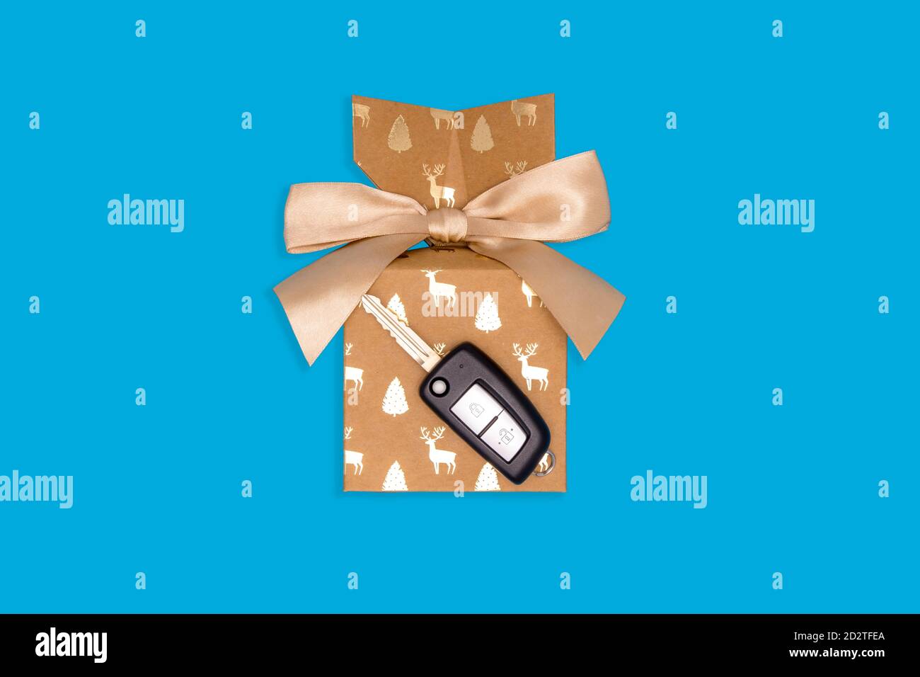 Car Key Als Weihnachten Neujahr 2021 Geschenke Mit Leerem Raum Für Design. Flach Lay Komposition Draufsicht. Stockfoto