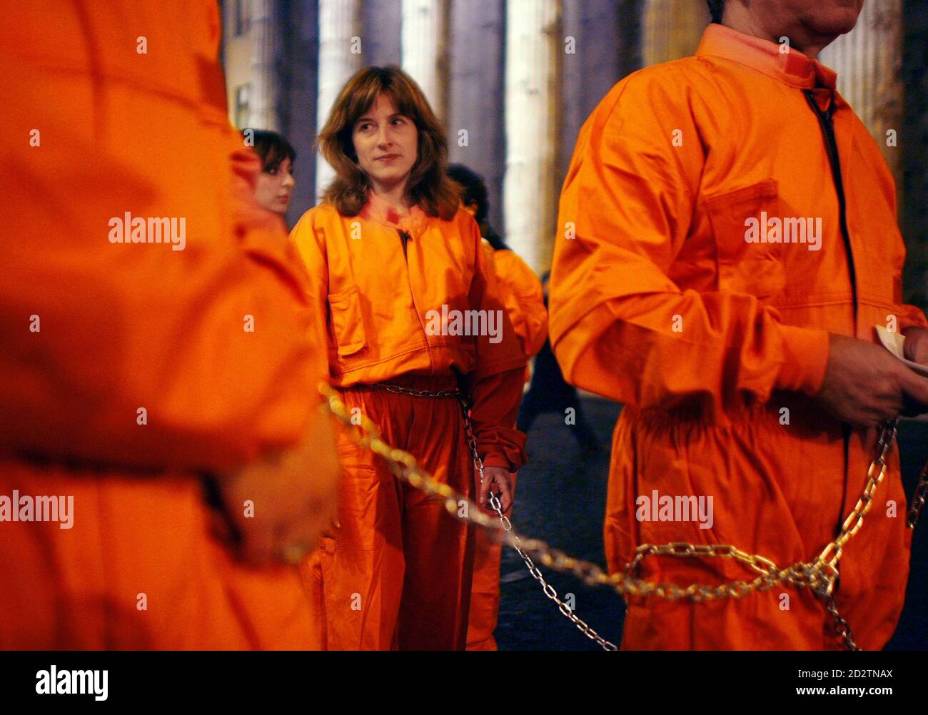 Die ersten gefangenen kommen in guantanamo bay an Fotos und