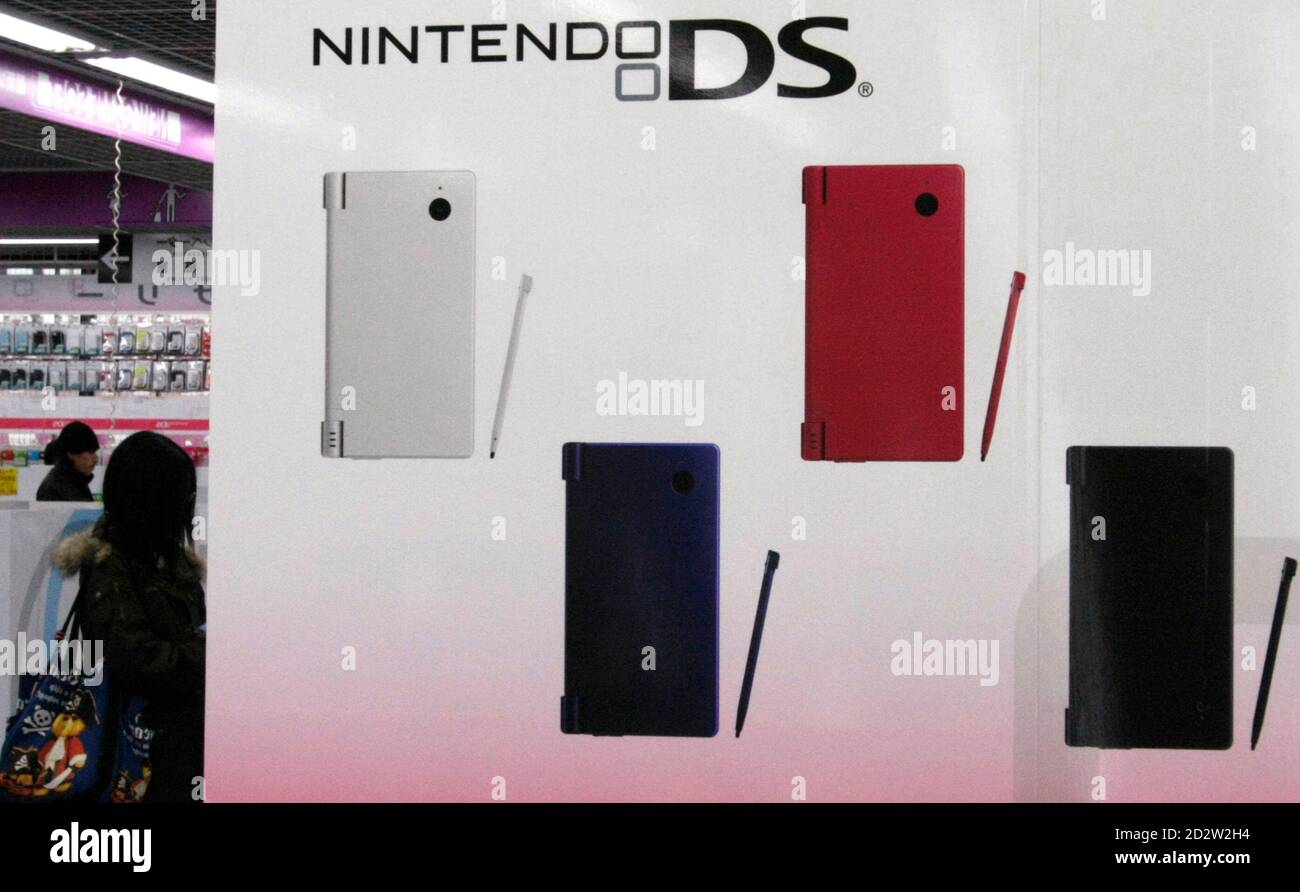 Eine Werbeanzeige der DS-Handheld-Player von Nintendo Co ist in einem  Elektronikgeschäft von Yamada Denki in Tokio am 28. Januar 2010 zu sehen.  Nintendo Co Ltd verzeichnete einen Rückgang des Quartalsgewinns um 23