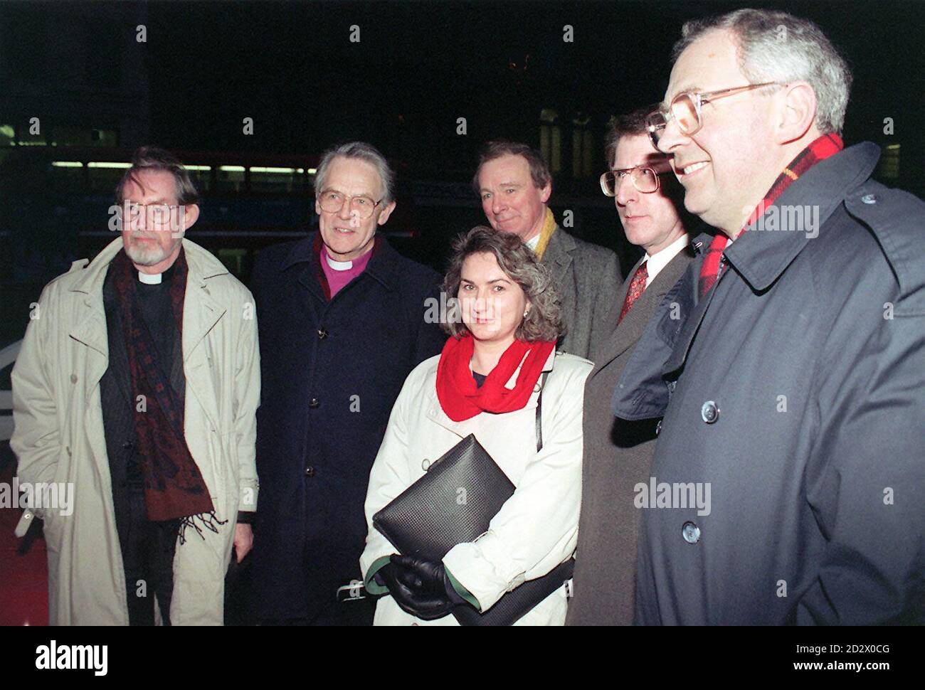 Kirchenleiter außerhalb des Department of National Heritage, wo sie ein Treffen mit Virginaiia Bottomley hatten, um die Art und Weise zu diskutieren, wie die Nationale Lotterie verwaltet wird und ihre fs als Preisgeld und für die "guten Zwecke" zugeteilt. Von links: John Kennedy, Methodist Church; David Sheppard, Bishop of Liverpool; Michelle Rigby, Secretary for the CCBI; Mike Coote, Methodist Church; David Coffey, Baptisten; Rev Bill Wallace, Church of Scotland. Stockfoto