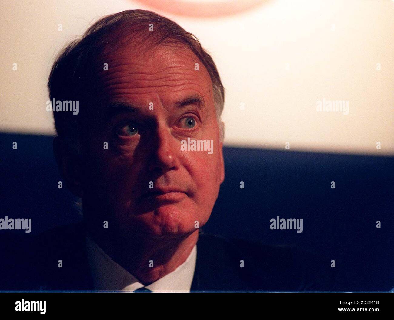 Sir Alastair Morton, Mitvorsitzender von Eurotunnel, während der heutigen (Montag) Pressekonferenz, auf der er die Ergebnisse des letzten Jahres bekannt gab. Foto von Neil Munns. Stockfoto